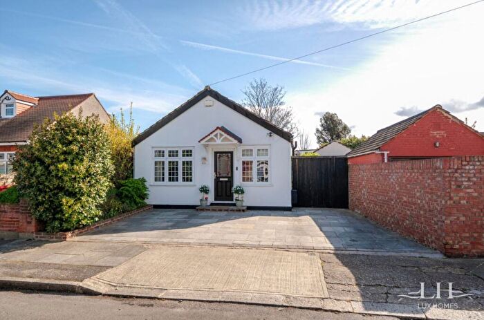 2 Bedroom Bungalow For Sale In Babington Road, Hornchurch, RM12