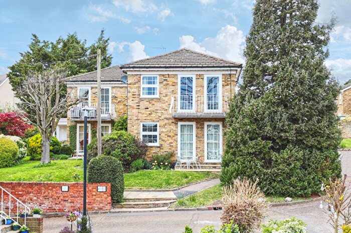 2 Bedroom Flat For Sale In Thunder Court, Ware, SG12