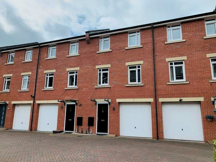 3 Bedroom Town House To Rent In Mill Green, Congleton, CW12