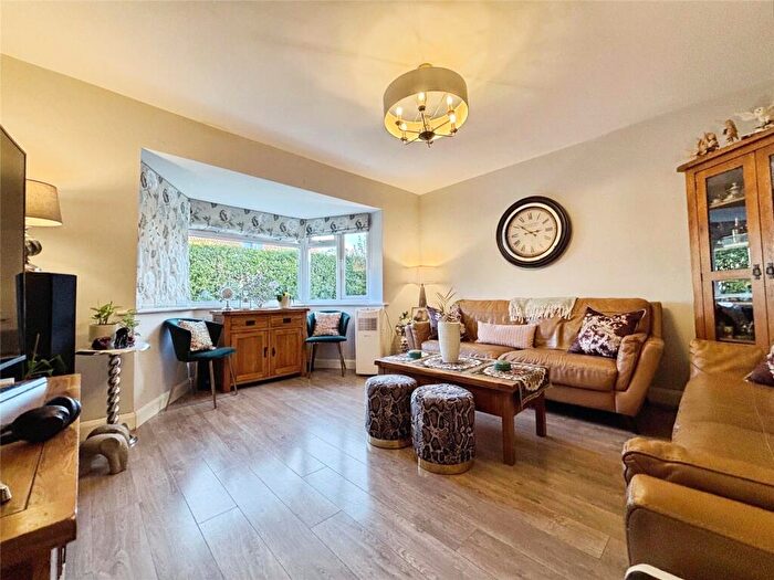 3 Bedroom End Of Terrace House For Sale In Linden Road, Reading, Berkshire, RG2