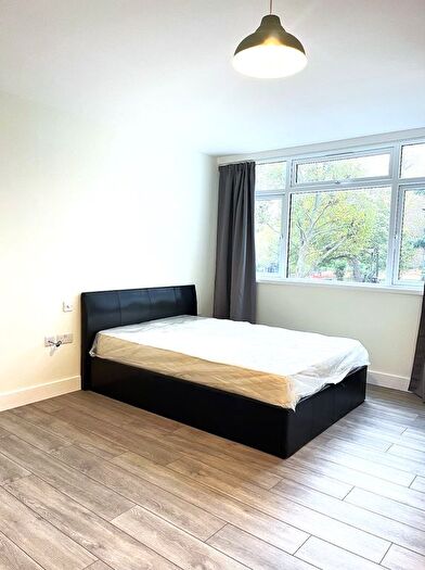 Studio To Rent In King Street, Hammersmith, London, W6