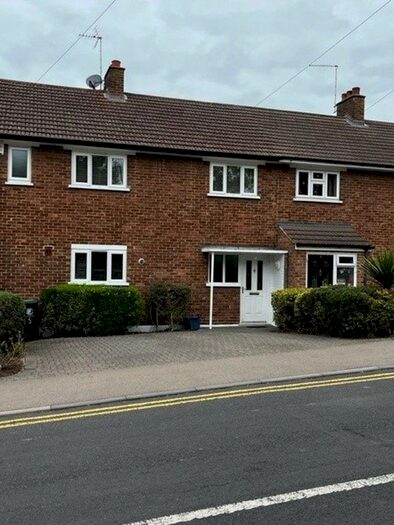 3 Bedroom Property To Rent In Centre Drive, Epping, CM16