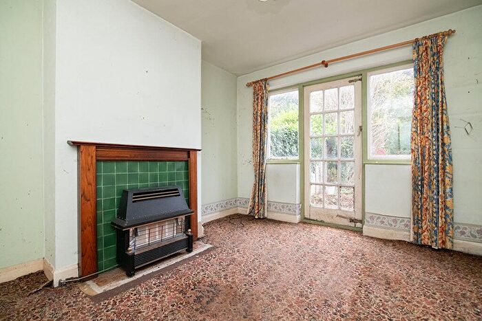 3 Bedroom Semi-Detached House For Sale In Redacre Road, Birmingham, B73