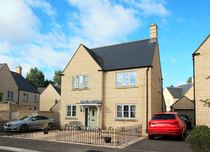 4 Bedroom Detached House For Sale In Scott Thomlinson Road, Fairford, Gloucestershire, GL7