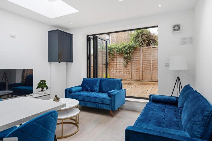 2 Bedroom Maisonette To Rent In Cavendish Road, Balham, SW12