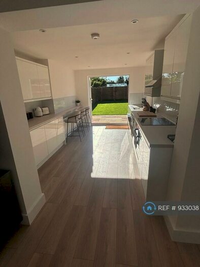 3 Bedroom End Of Terrace House To Rent In Kingsley Lane, Benfleet, SS7