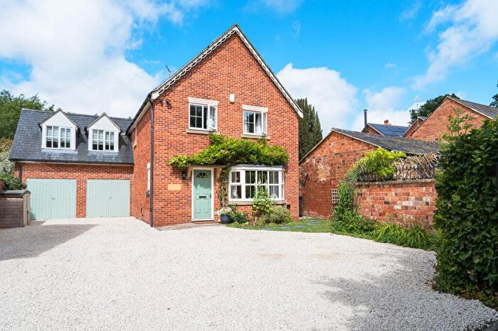 4 Bedroom Detached House For Sale In Sutton Lane, Lower Brailes, OX15