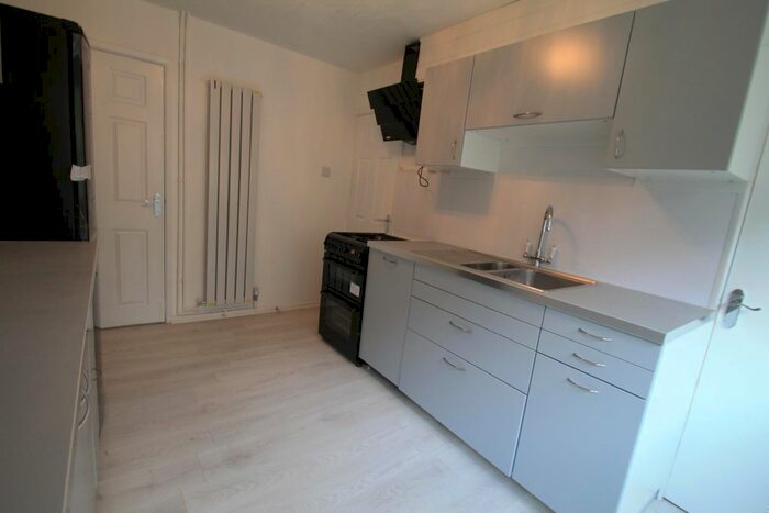 3 Bedroom Property To Rent In Hitchin Road, Luton, LU2