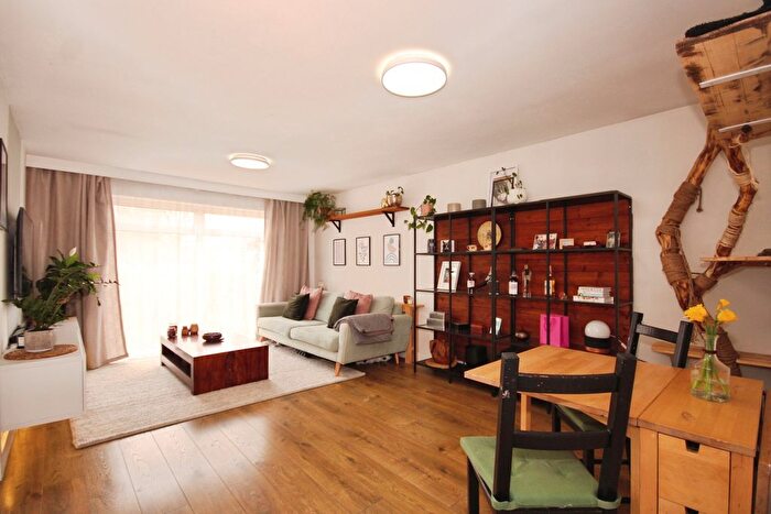 2 Bedroom Bungalow For Sale In Woodloes Avenue South, Woodloes Park, Warwick, Warwickshire, CV34