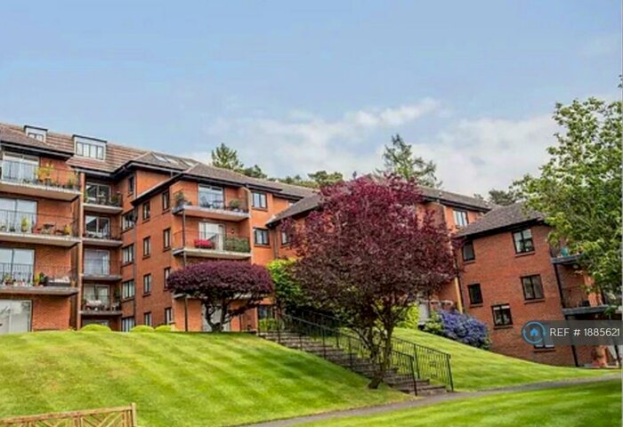 2 Bedroom Flat To Rent In Landscape Road, Warlingham, CR6