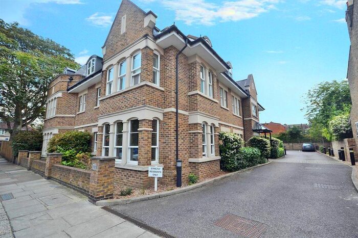 1 Bedroom Flat To Rent In Northcote Road, St Margarets, Twickenham, TW1