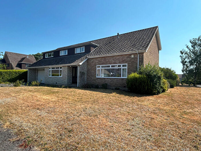 4 Bedroom Detached House For Sale In Merriefield Avenue, Broadstone, Dorset, BH18