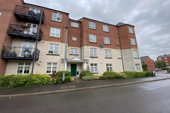 3 Bedroom Flat To Rent In Whitcliffe Gardens, West Bridgford, NG2