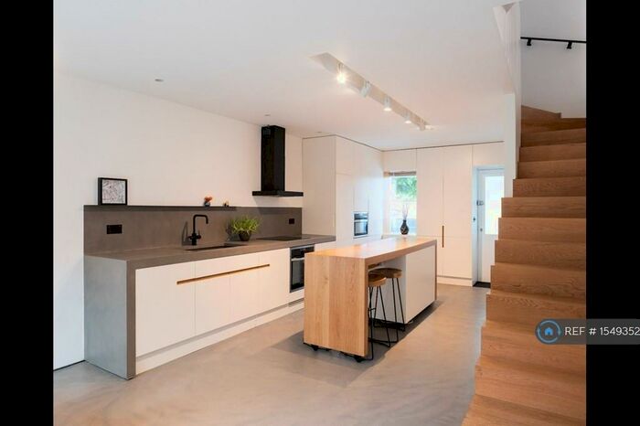 4 Bedroom Terraced House To Rent In Highbury Station Road, London, N1