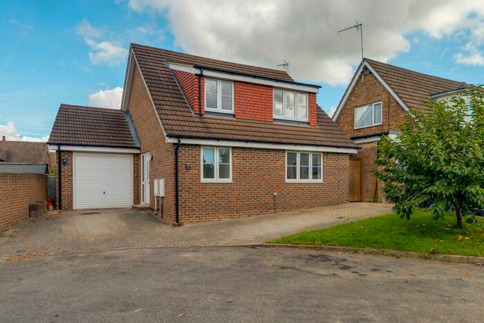 3 Bedroom Detached House To Rent In Ingrams Way, Hailsham, BN27