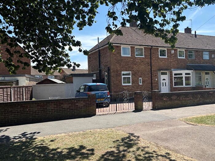 3 Bedroom Semi-Detached House For Sale In Charnor Road, Leicester, LE3