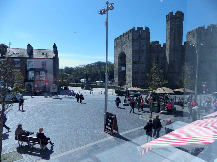 2 Bedroom Apartment To Rent In Castle Square, Caernarfon, Gwynedd, LL55