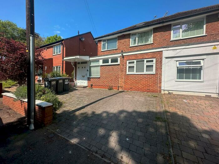 3 Bedroom Semi-Detached House To Rent In Oxford Road, Acocks Green, Birmingham, B27