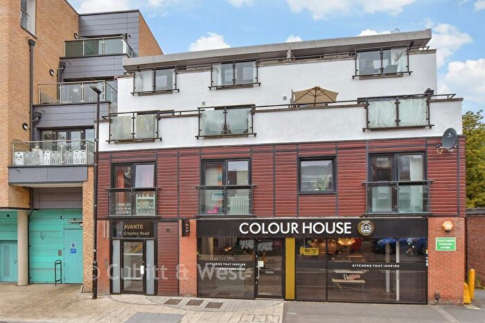 2 Bedroom Flat For Sale In Croydon Road, Caterham, Surrey, CR3