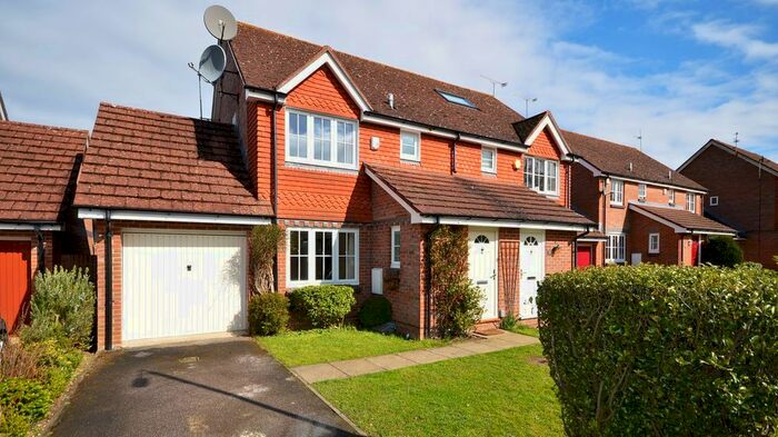 3 Bedroom Semi-Detached House To Rent In Clover Close, Wokingham RG40