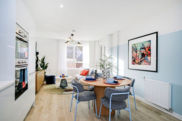 2 Bedroom Flat For Sale In Printmakers Yard, High Street, Hounslow, TW8