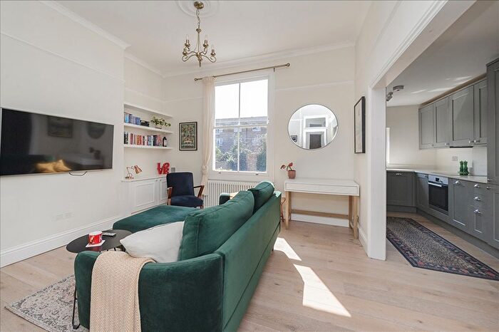 1 Bedroom Flat For Sale In Cathnor Road, Shepherd's Bush, W12