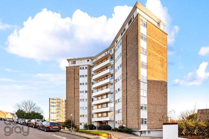 1 Bedroom Flat For Sale In Furze Hill, Hove, East Sussex, BN3