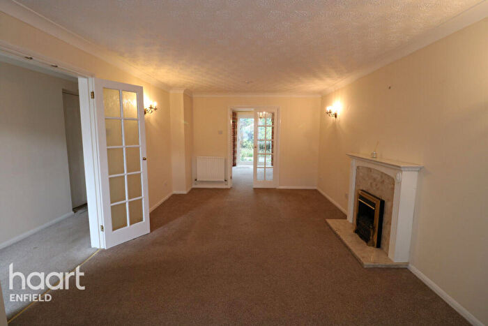 4 Bedroom Detached House To Rent In Faints Close, Waltham Cross, EN7