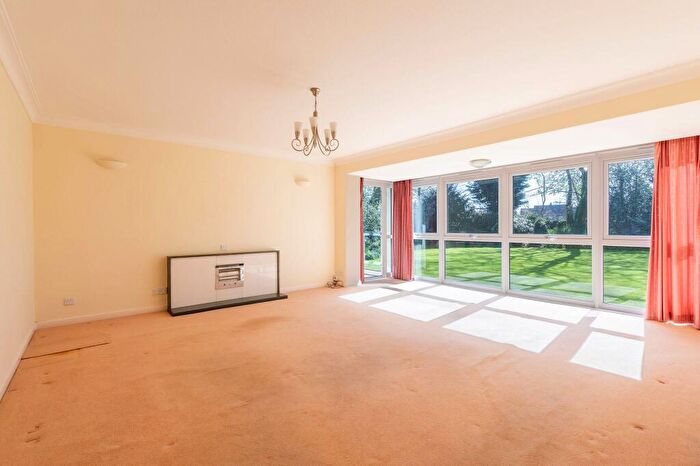 3 Bedroom Flat For Sale In The Grove, Gosforth, NE3