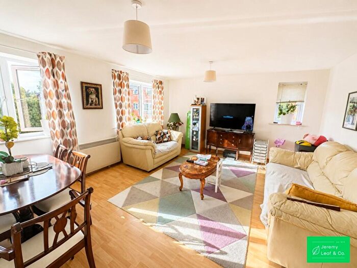 2 Bedroom Flat To Rent In Taunton Drive, East Finchley, N2
