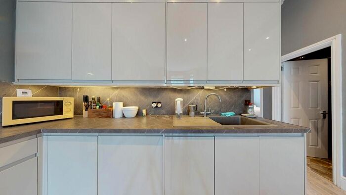 2 Bedroom Flat To Rent In Raised Ground Floor, Elsham Road, London, W14