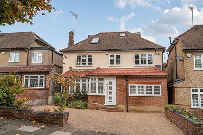 5 Bedroom Detached House For Sale In Stuart Road, Barnet, EN4