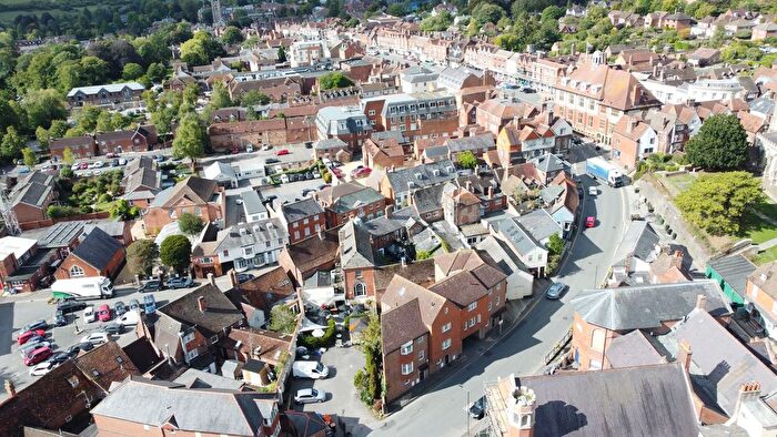 4 Bedroom End Terrace House For Sale In New Road, Marlborough, SN8