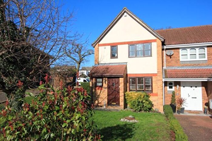 2 Bedroom End Of Terrace House To Rent In Skylark Close, Billericay, CM11