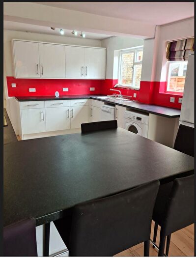 6 Bedroom House To Rent In Priory Road, Cambridge, CB5