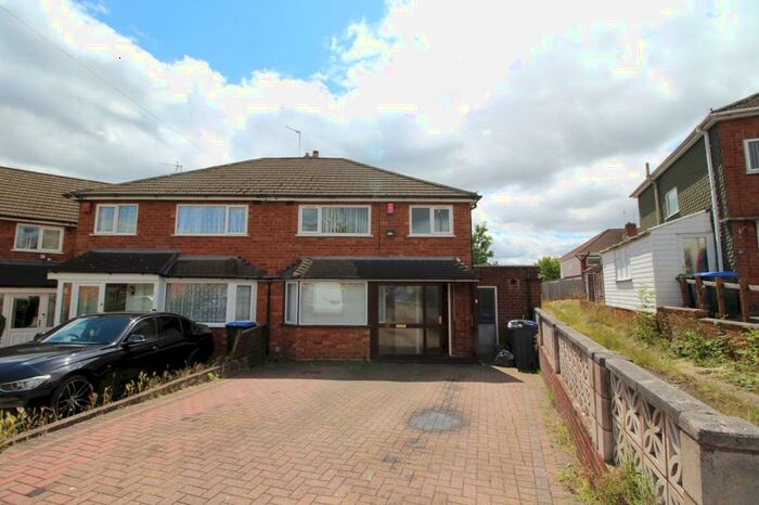 3 Bedroom Semi-Detached House To Rent In Calverton Grove, Birmingham, West Midlands, B43