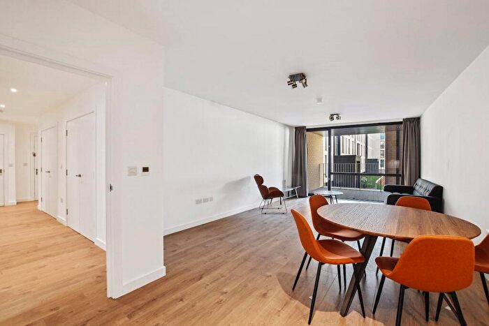 3 Bedroom Apartment To Rent In Forrester Way, London, E15