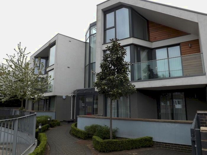 2 Bedroom Flat To Rent In Edgwarebury Lane, Edgware, HA8