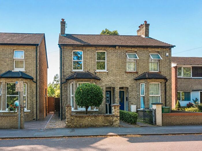 2 Bedroom Semi-Detached House For Sale In Boundary Road, Woking, GU21