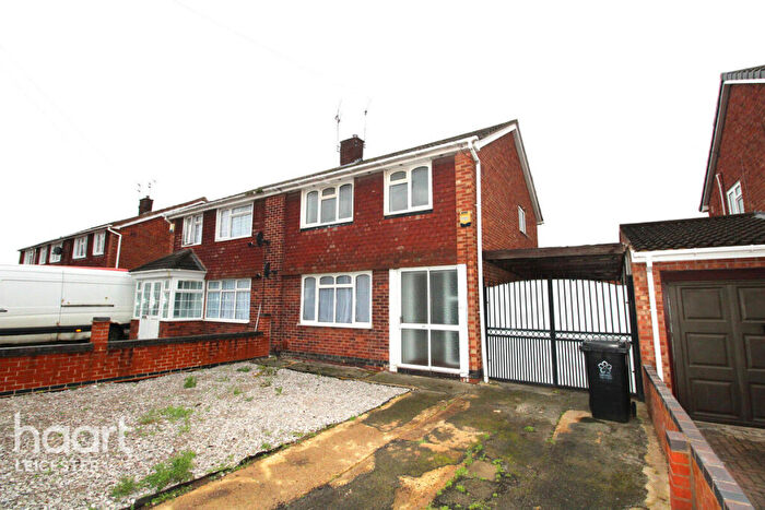 3 Bedroom Terraced House To Rent In Shackerdale Road, Leicester, LE2