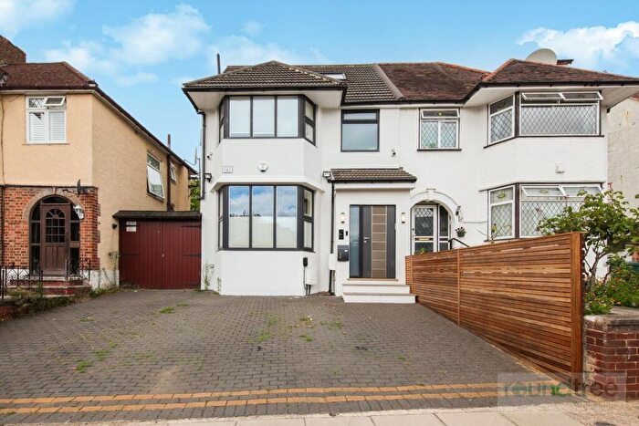 5 Bedroom House For Sale In Holders Hill Drive, Hendon, NW4