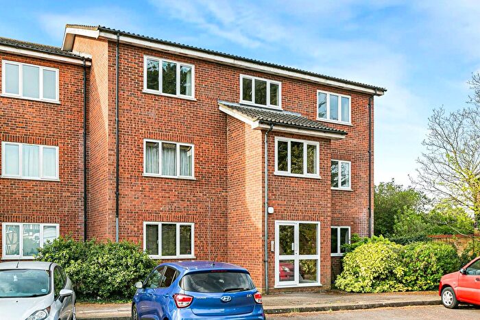 1 Bedroom Flat To Rent In Wesley Drive, Egham, Surrey, TW20