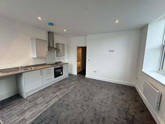 1 Bedroom Flat To Rent In Market Street, Huddersfield, West Yorkshire, HD3