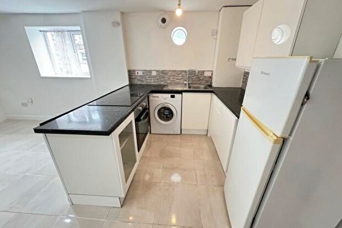 2 Bedroom Flat To Rent In Broadway Cardiff, CF24