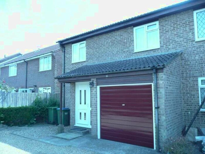 3 Bedroom Semi-Detached House To Rent In Hoylecroft Close, Fareham, PO15