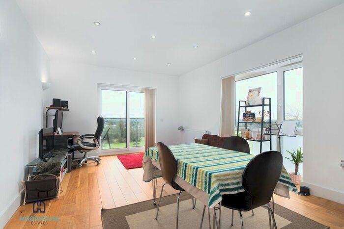 2 Bedroom Flat To Rent In Snowberry Close, Barnet, EN5