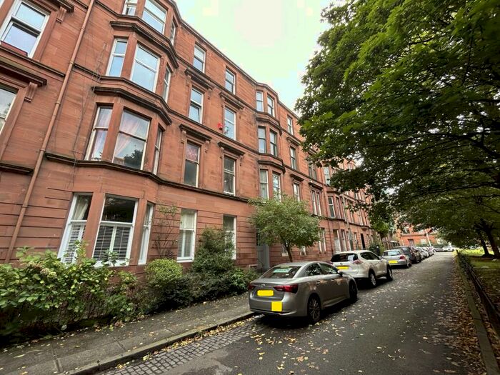 3 Bedroom Flat To Rent In Dunearn Street, Woodlands, G4