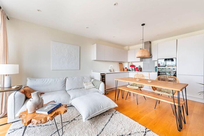 1 Bedroom Flat To Rent In Tollgate Gardens, Kilburn, London, NW6