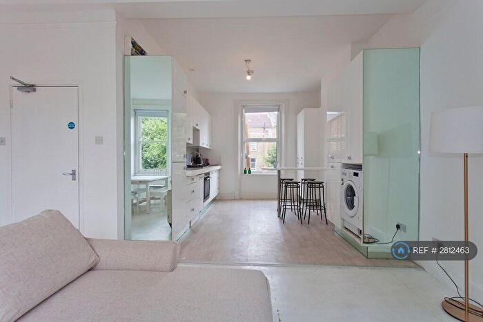 3 Bedroom Flat To Rent In Malvern Road, London, NW6