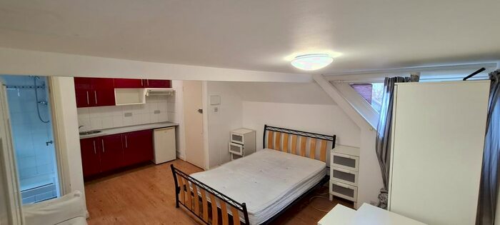Studio To Rent In Northend Road, Golders Green, NW11